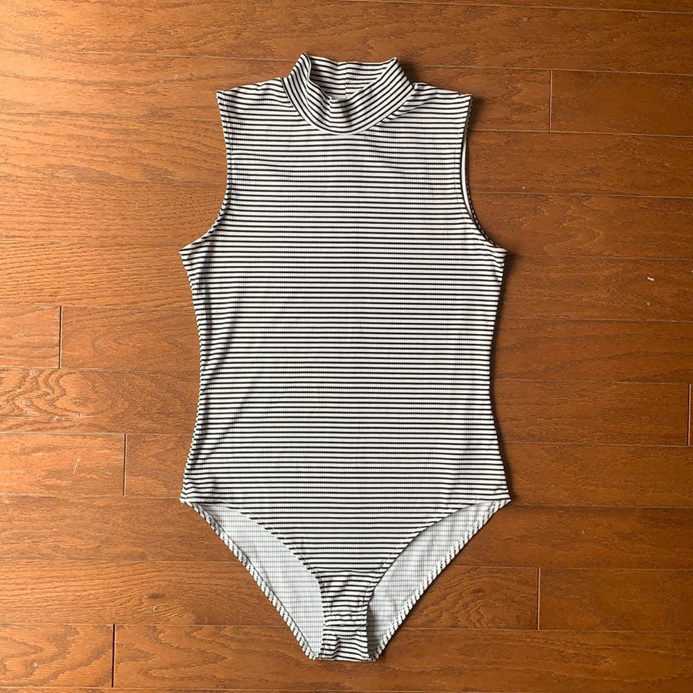 H&M | Black & White Striped Mock Neck Bodysuit M